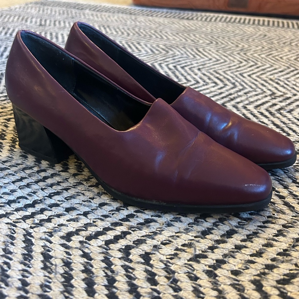 Via Nova burgundy block heel